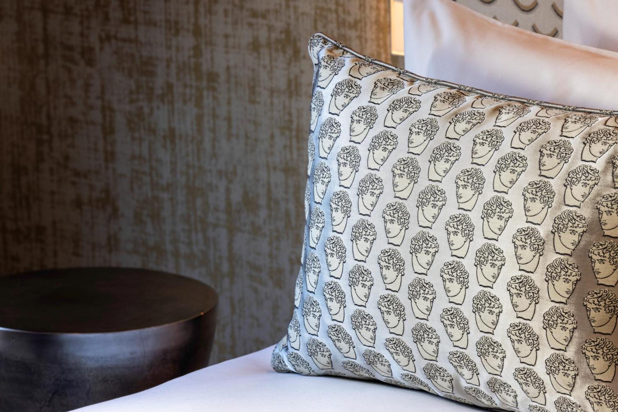 Des Carmes By Malone